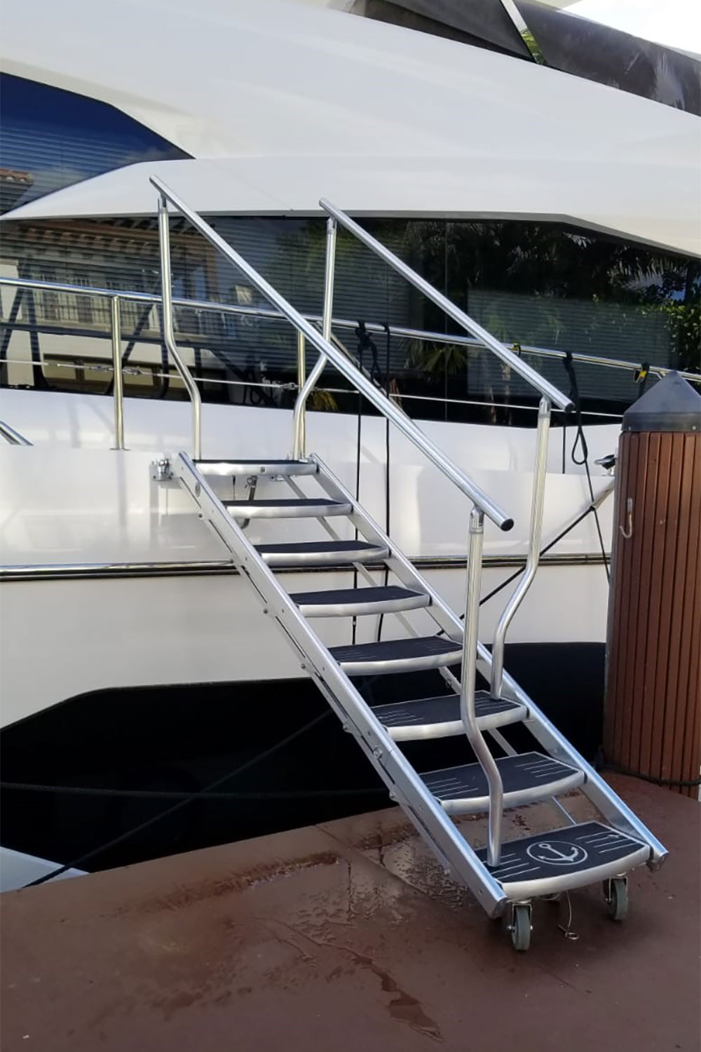 Aluminum Boarding Stairs - UMT Marine